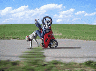 Unglück Lustige Gifs Pech Motorradfahrer hat Unglück