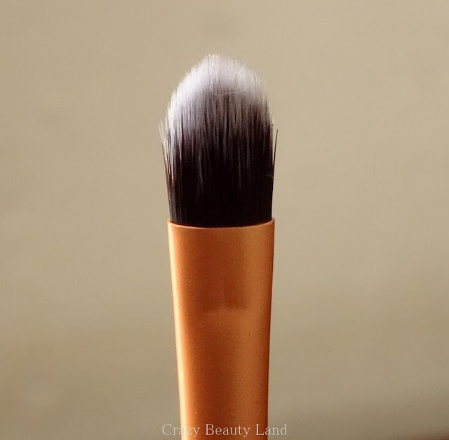 Makeup Tools Review : Real Techniques by Sam & Nic Chapman Core Collection Set - Detailer Brush Review