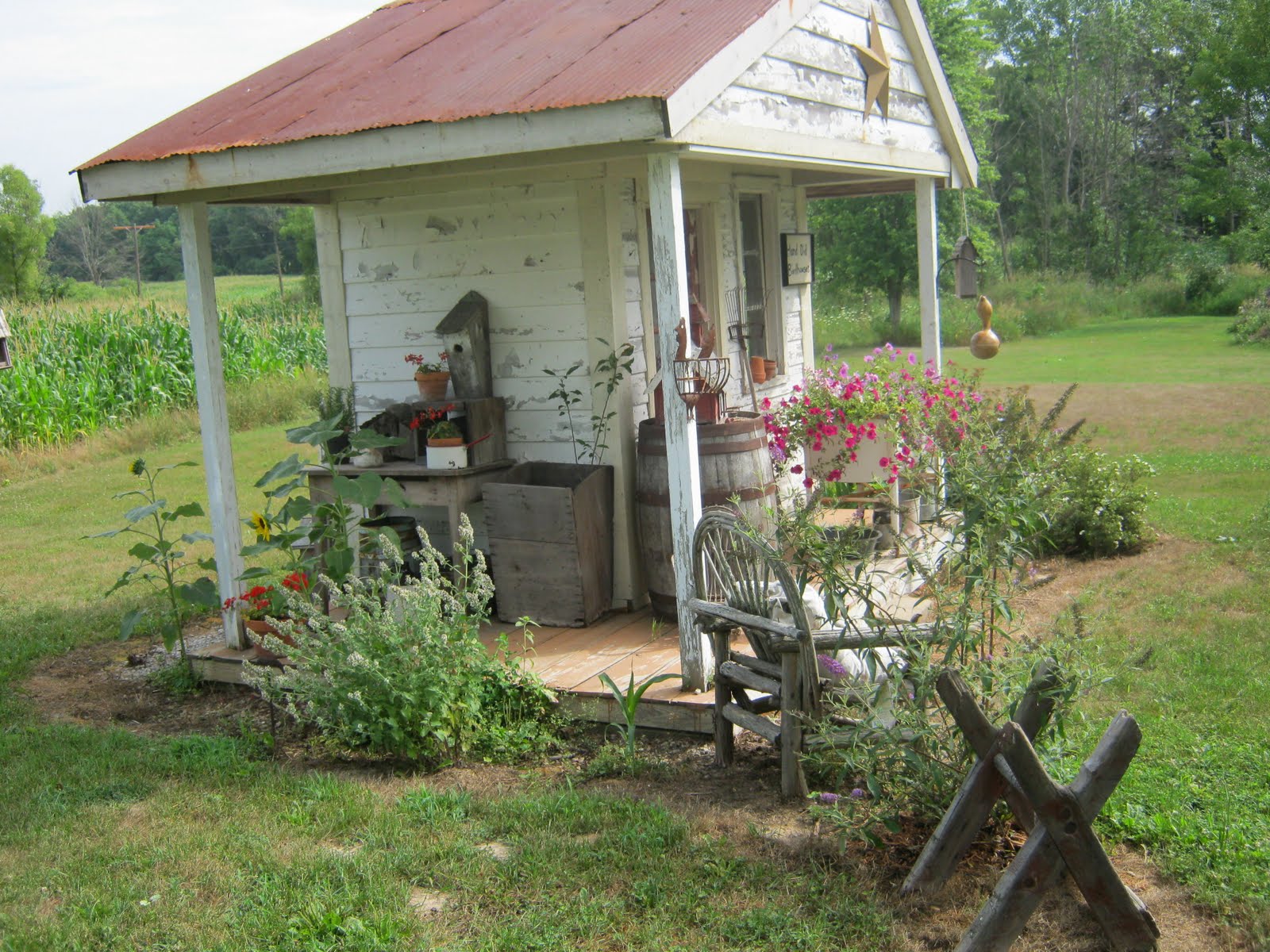 i love this | Rustic shed, Backyard sheds, Outdoor sheds