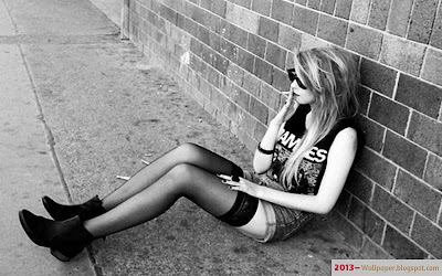 Alone-teen-girl-smoking-beauty-cigarette-attitude-on-the-street