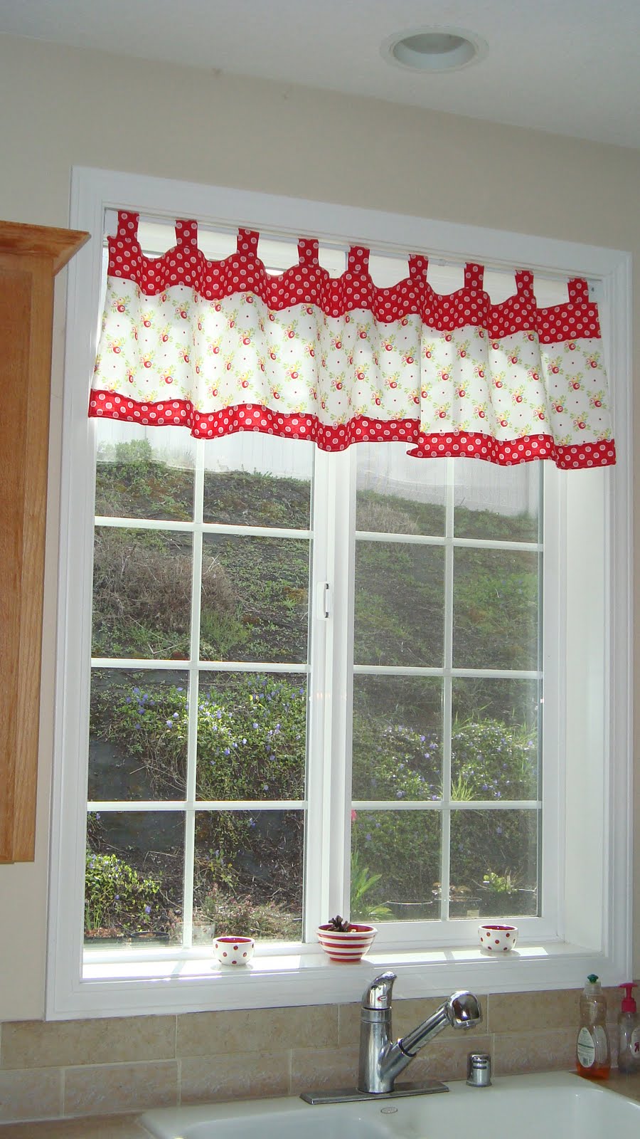 Christine's Favorite Things: Retro Kitchen Valance