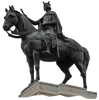 Hoy es la fiesta de San Fernando III, rey y patrón de España San+Fernando+Rey-estatua