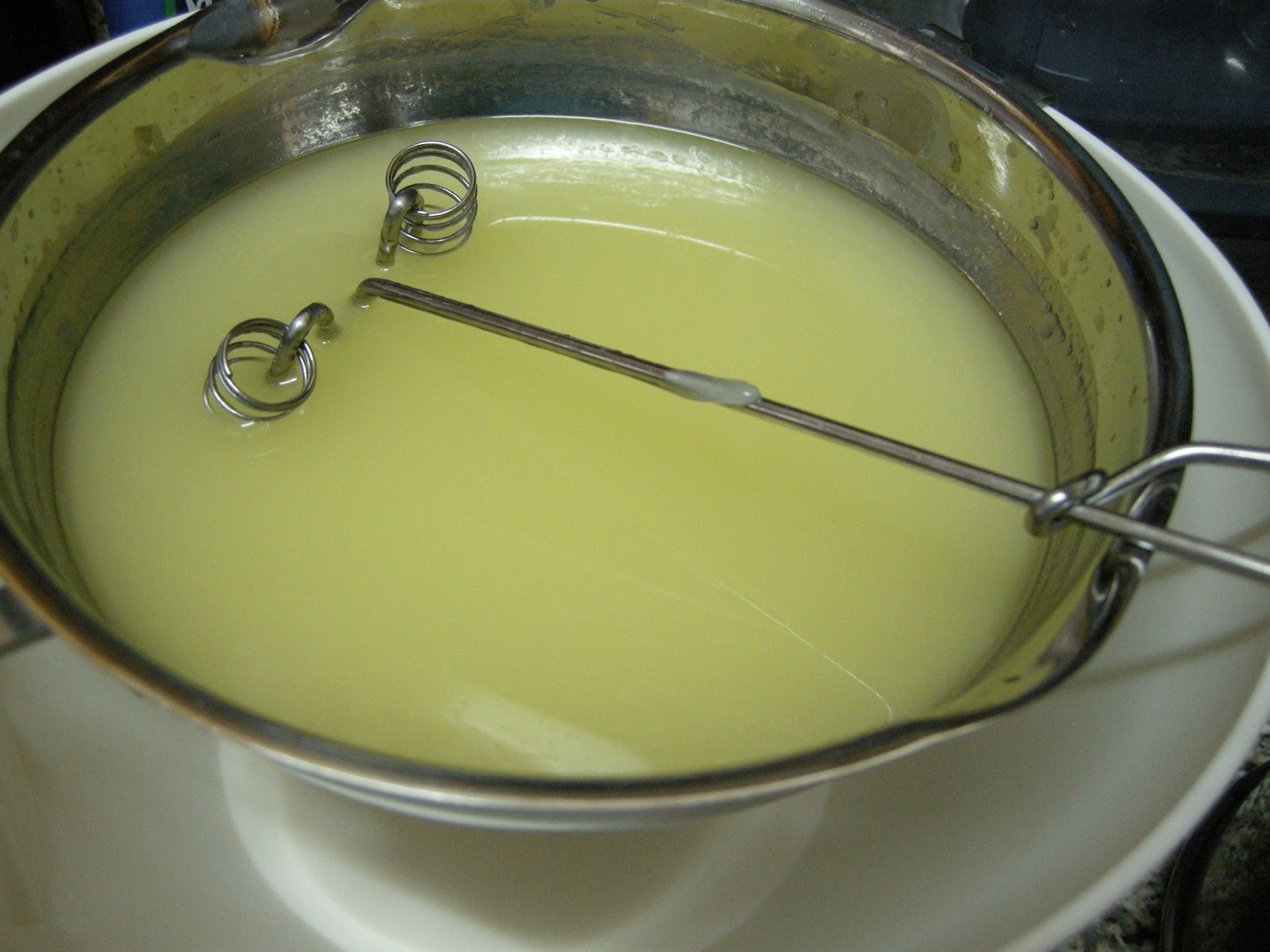 Siloé Soap Beeswax in Sweet Almond Oil Lotion