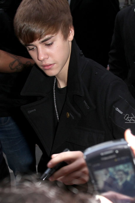 justin bieber haircut 2011 before and after. justin bieber haircut 2011