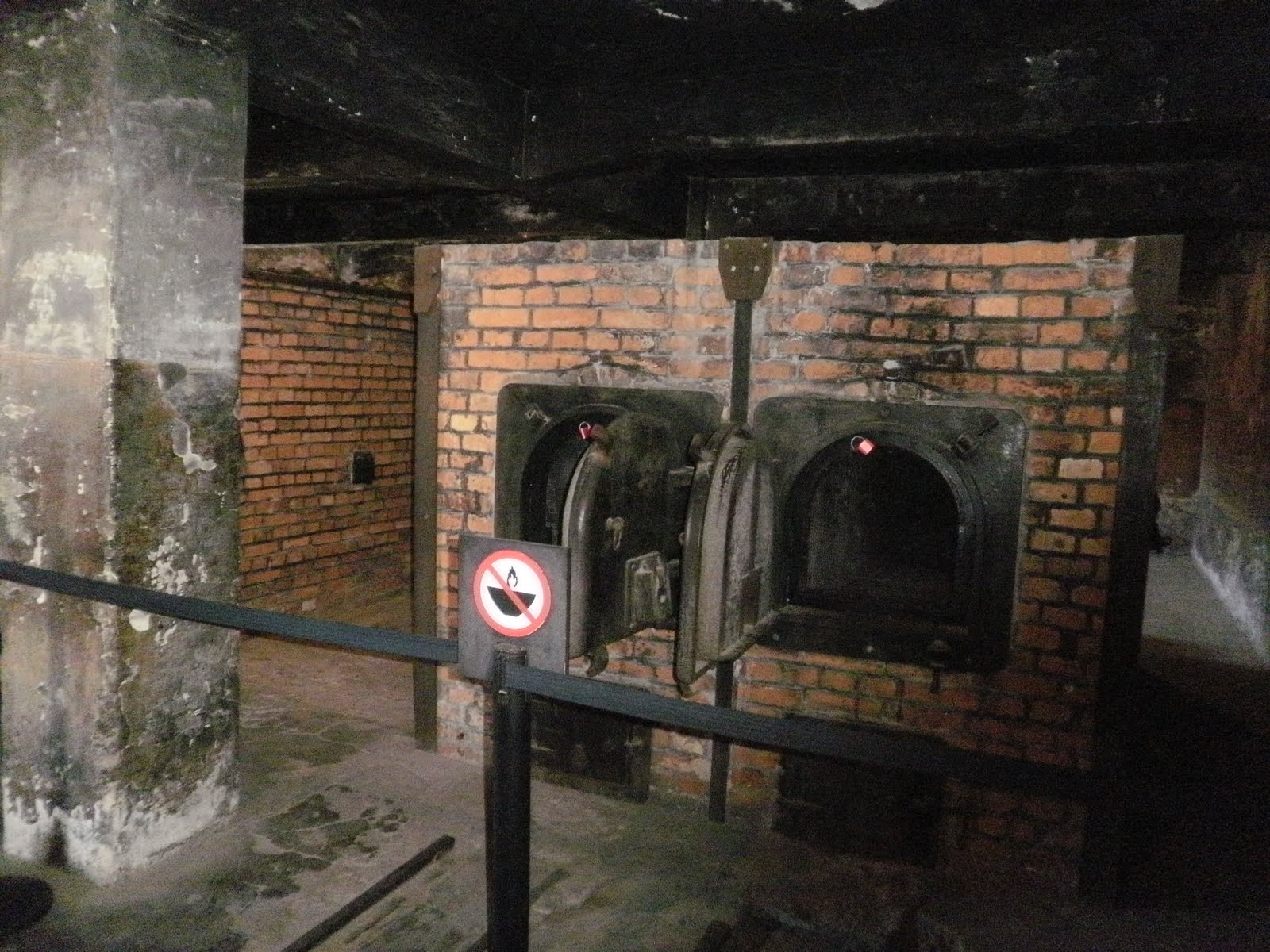 Resultado de imagen para birkenau camaras de gas