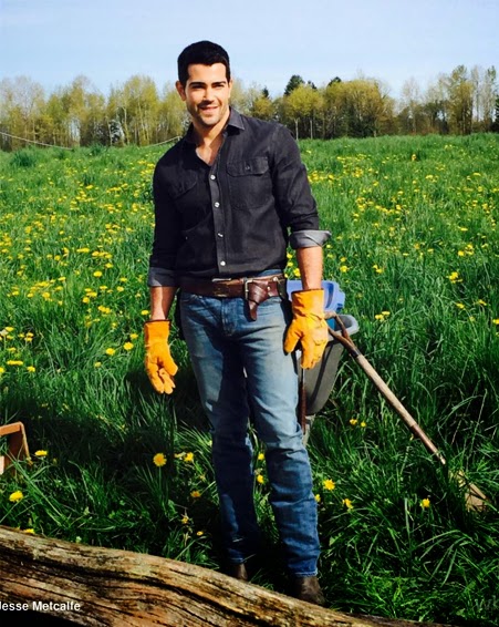 Watch Jesse Metcalfe Sing &quot;Cowboy Rides Away&quot; in His New