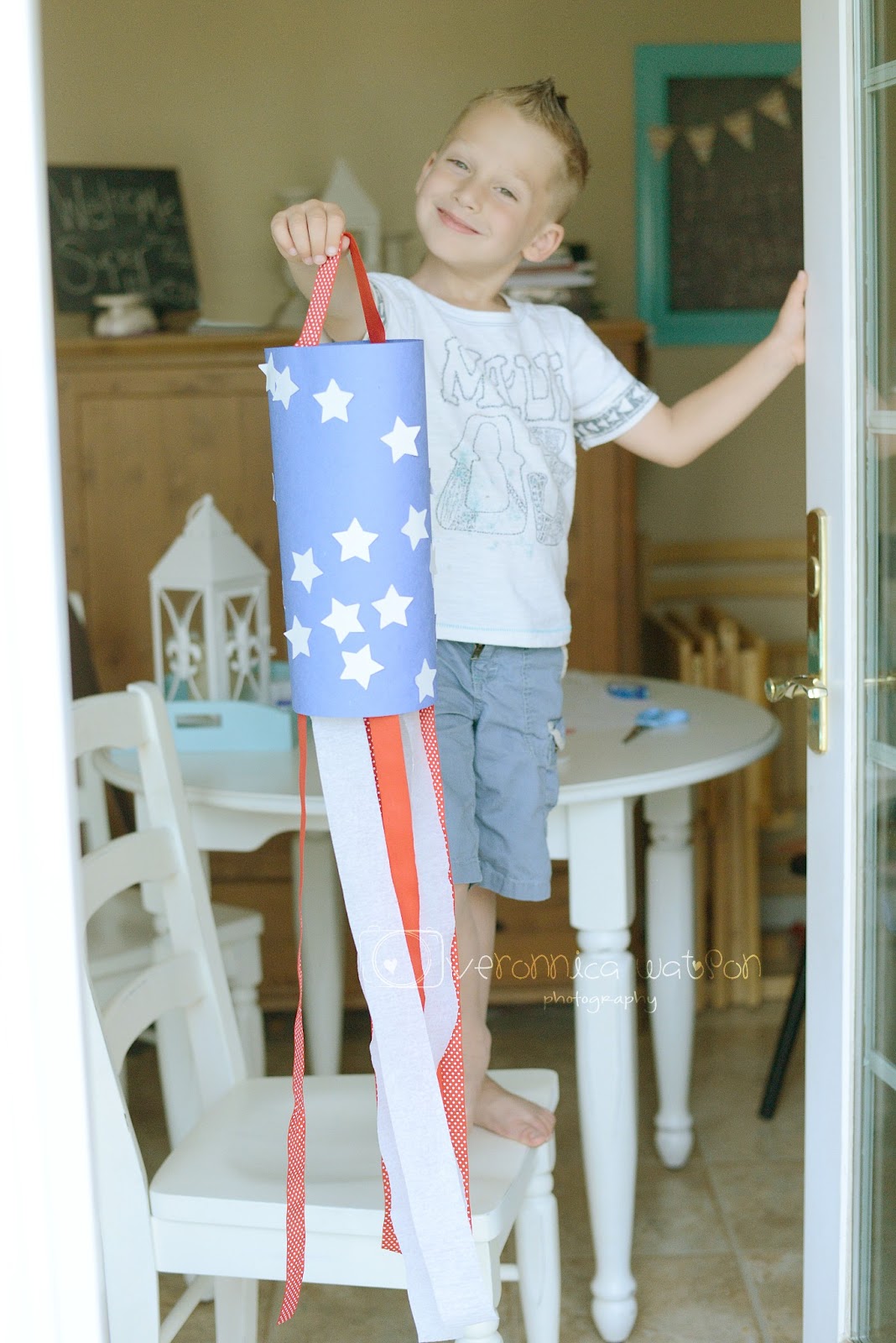 Veronnica takes pictures... DIY 4th of July windsock