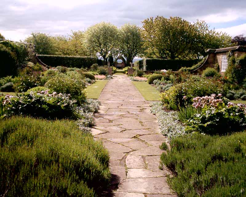 Mariam Rizwan: Gertrude Jekyll - Garden Designer