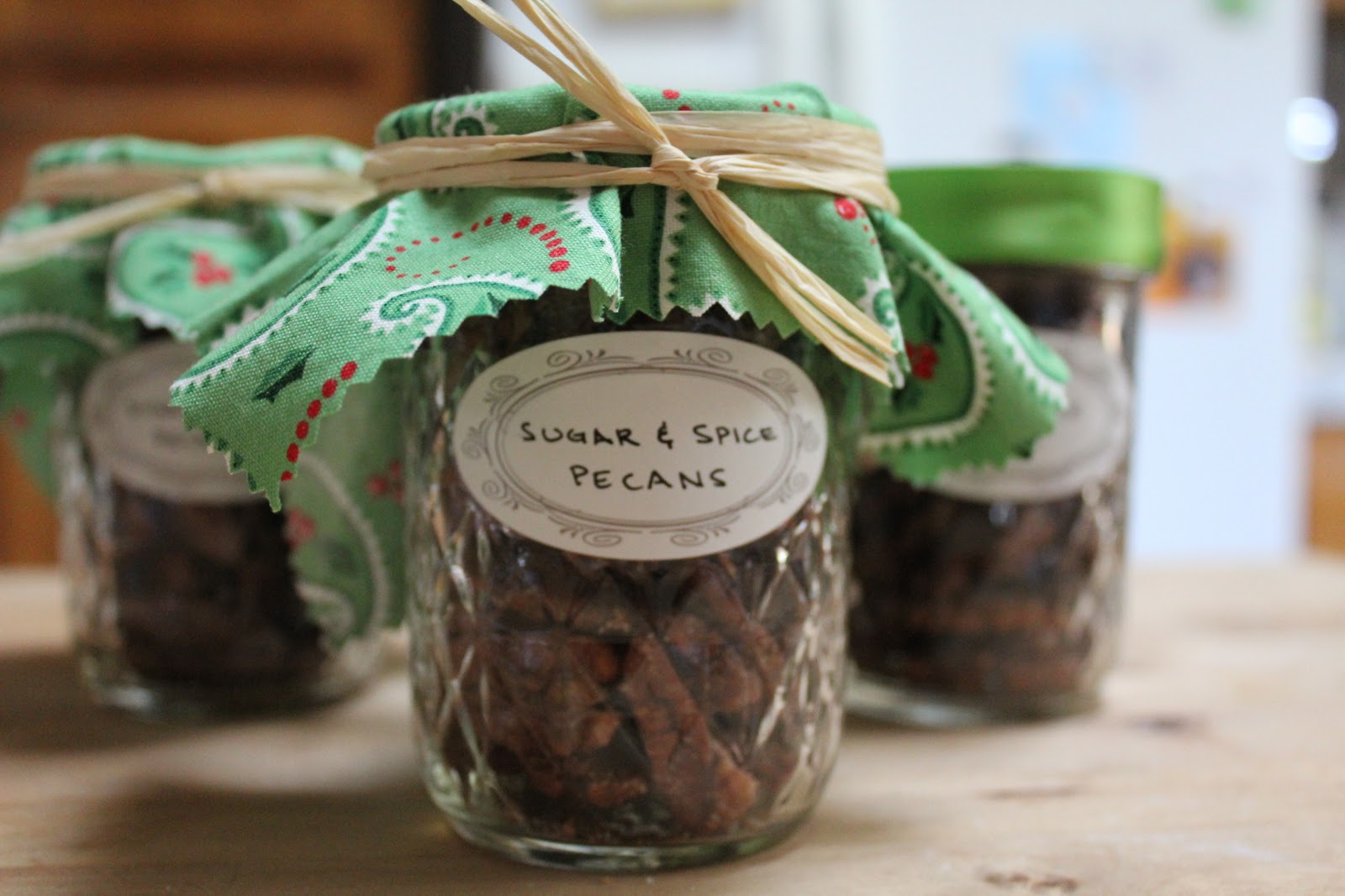Crafty Christmas Club Candied Pecans in a Jar Tutorial