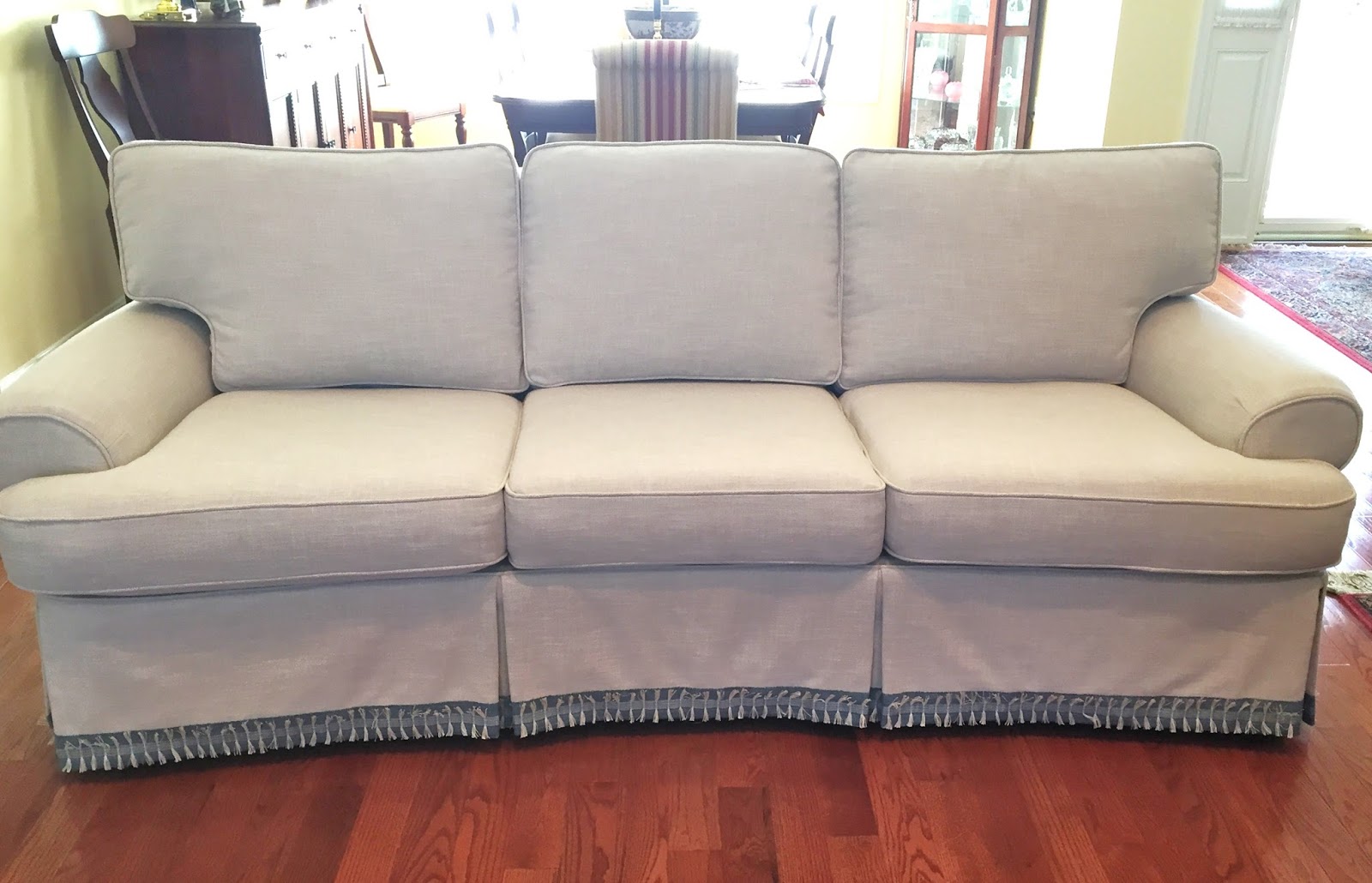 Pam Morris Sews Chunky Linen Slipcover on a Traditional Sofa