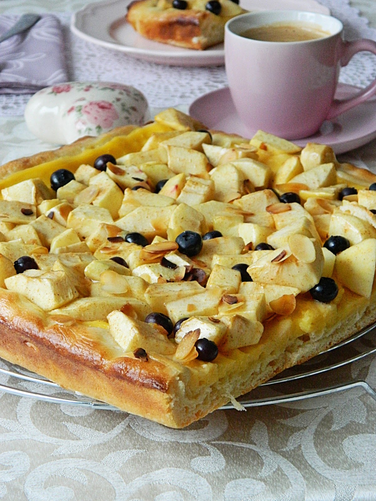 Dr Ola's kitchen Yeast Apple Cake . Apfelschnitten. كيك الخميرة بالتفاح