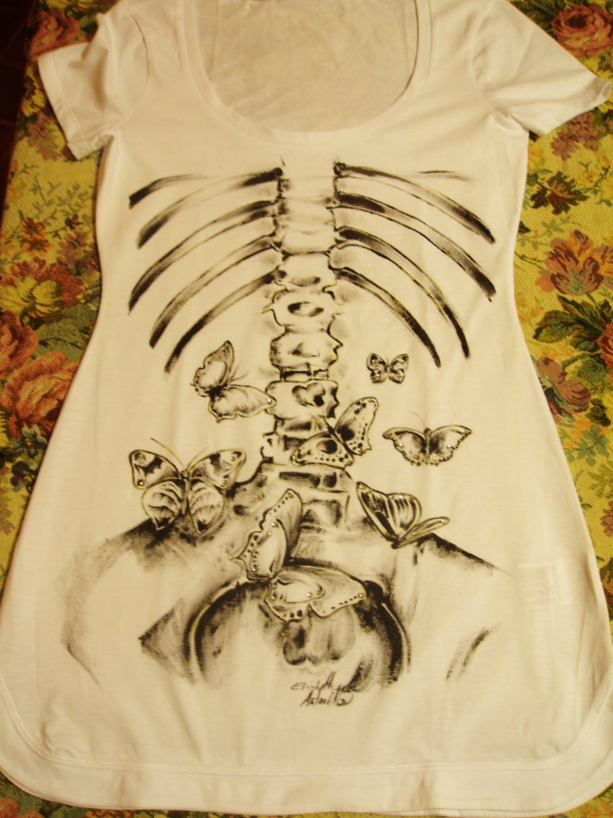 attebasilE T.shirt "butterflies in the stomach"