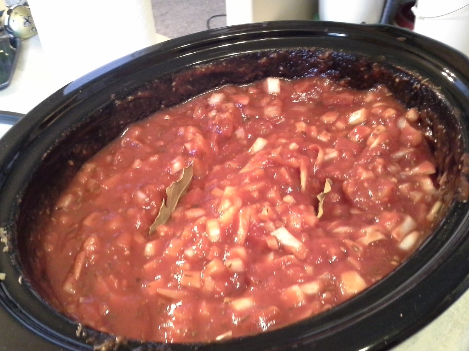 Little Chuck's Selfsufficiency, Recycling, and Bargain Living Slow Cooker Spaghetti Sauce