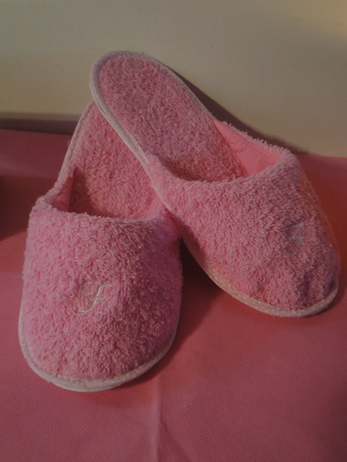 Pantuflas hechas en toalla cosidas y bordadas