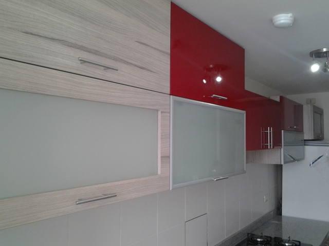 Muebles en melamina,aluminio y vidrio COCINAS ACABADO POLIURETANO Muebles en melamina,aluminio y vidrio COCINAS ACABADO POLIURETANO