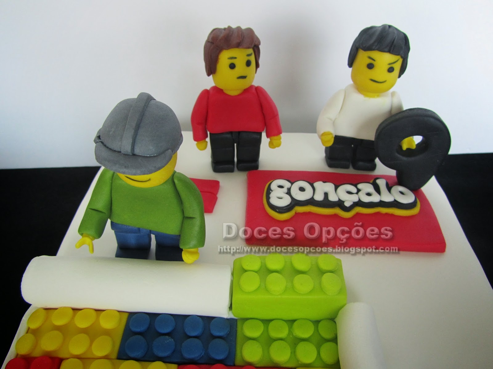 Doces Opções Bolo Lego para o 9º aniversário do Gonçalo