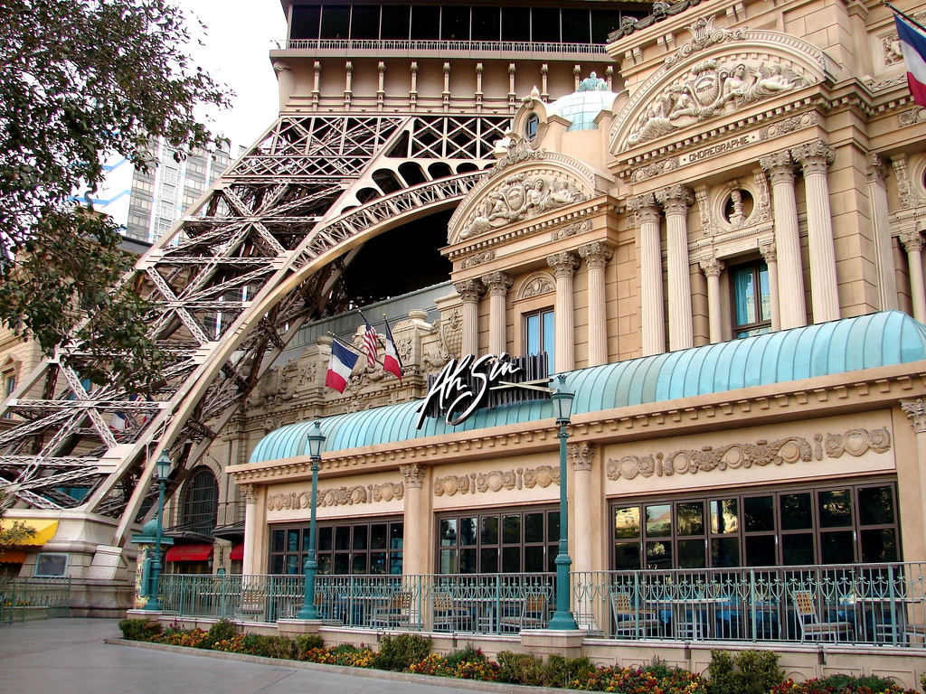 La Fontaine Des Mers Paris Las Vegas Casino Dusk