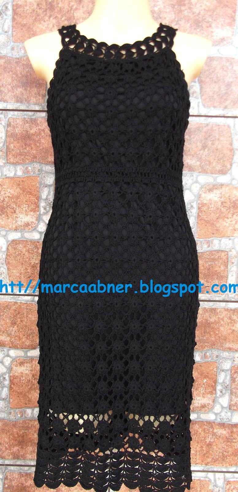 vestido preto de crochê