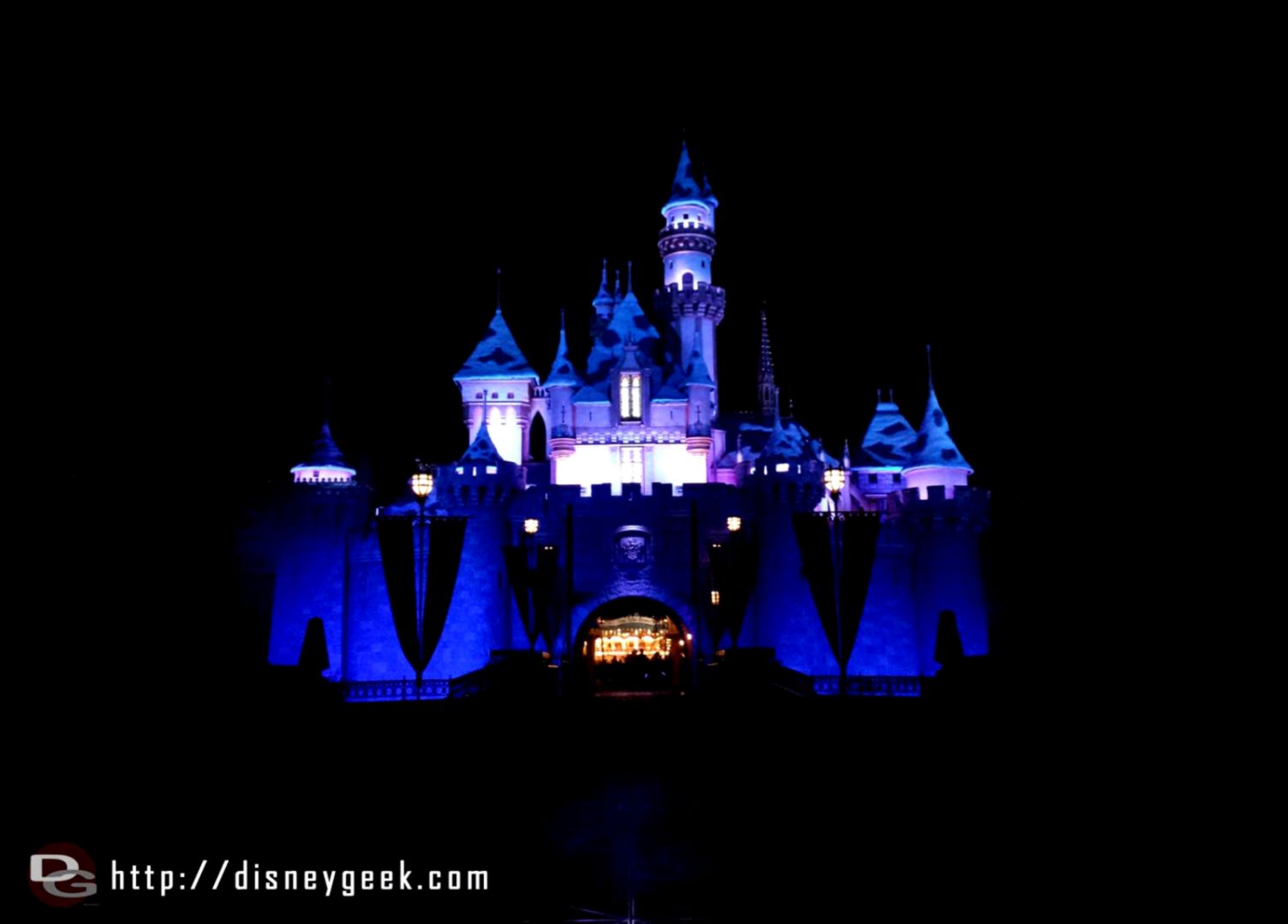 Sleeping Beauty Castle this evening Disneyland » The Geeks Blog Sleeping Beauty Castle this evening Disneyland » The Geeks Blog