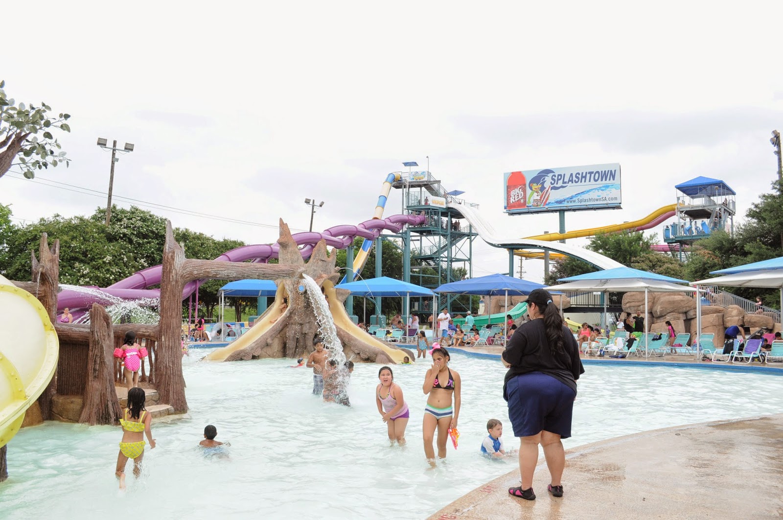 Splashtown San Antonio Review by Demcy Dias Summer Fun at Splashtown