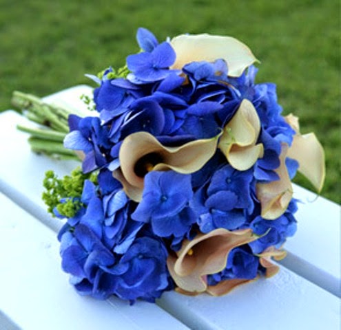 bunch blue flowers are gorgeous weddings