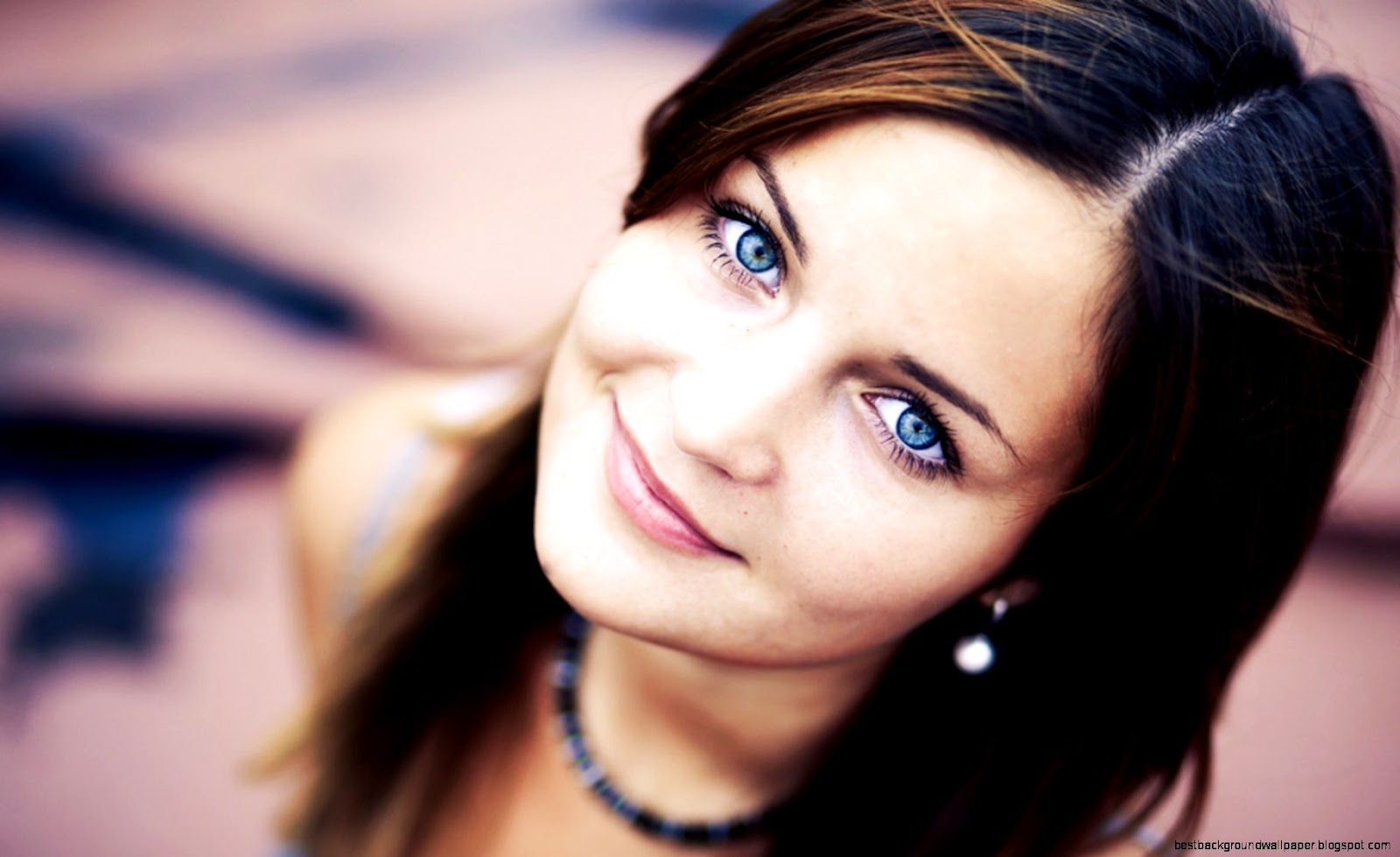 Pretty Girl with Blue Eyes Pretty Girl with Blue Eyes