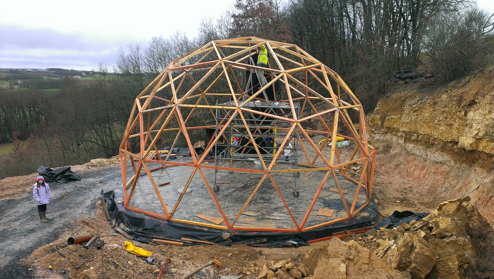 CONSTRUIRE UN DÔME GEODESIQUE DE A à Z Le MONTAGE de la STRUCTURE du DOME