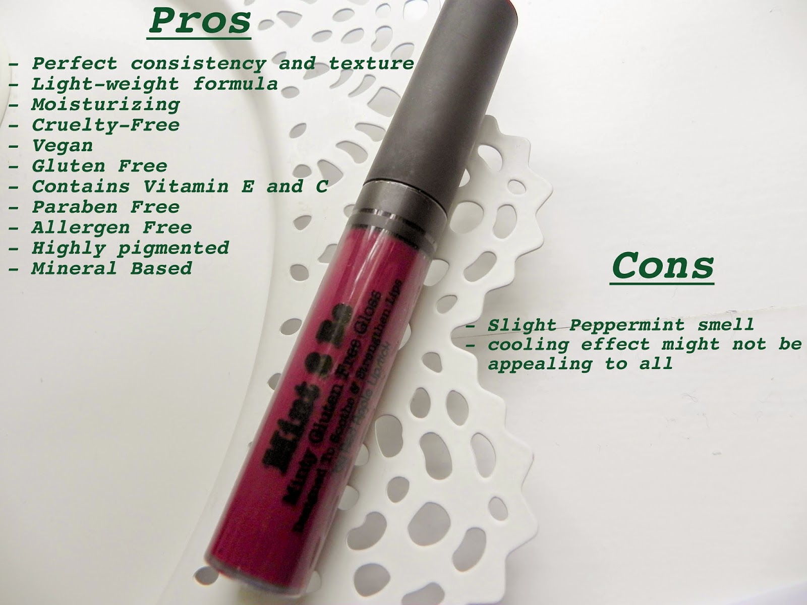 Au Naturale Product Review Red Apple Lipstick Eyeshadow in Champagne