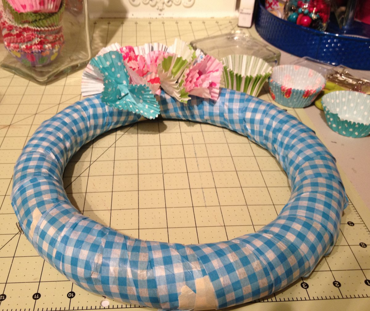 Quilted Cupcake Cupcake Liner Wreath Tutorial
