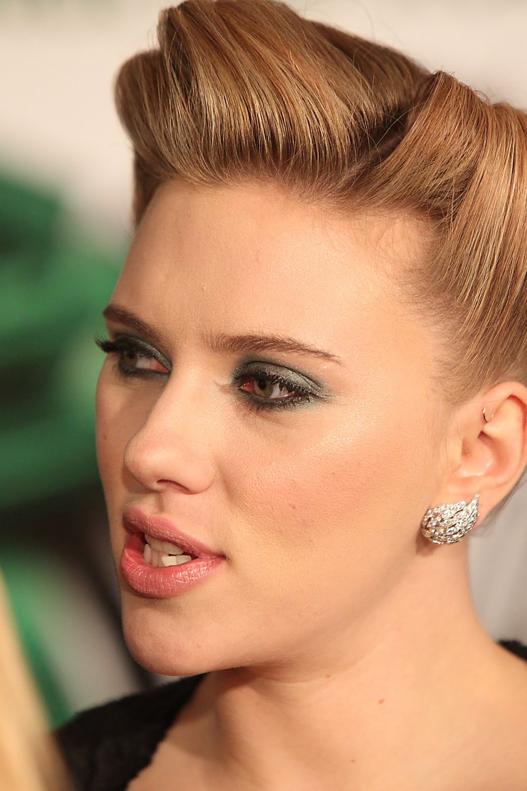 http://3.bp.blogspot.com/-2UcUsD15ltY/TufGEhFDeEI/AAAAAAAAHXQ/PLBHdpvtAeA/s1600/Scarlett%2BJohansson021.jpg
