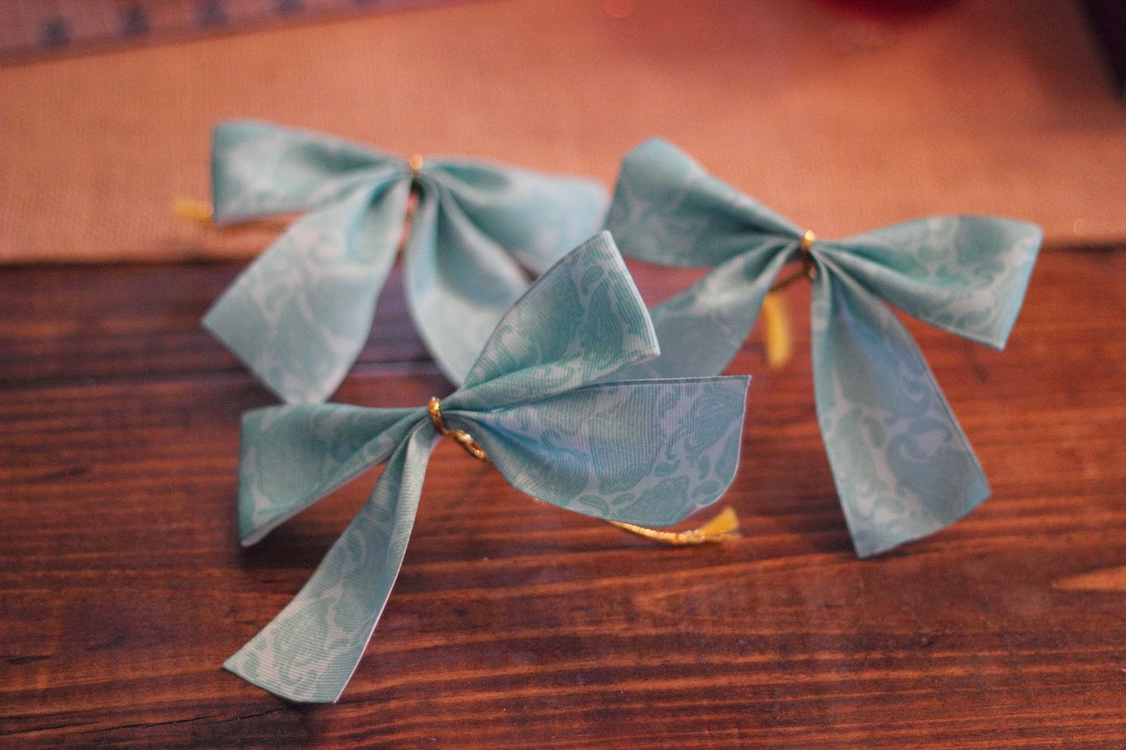 Wright By Me DIY Christmas tree bows