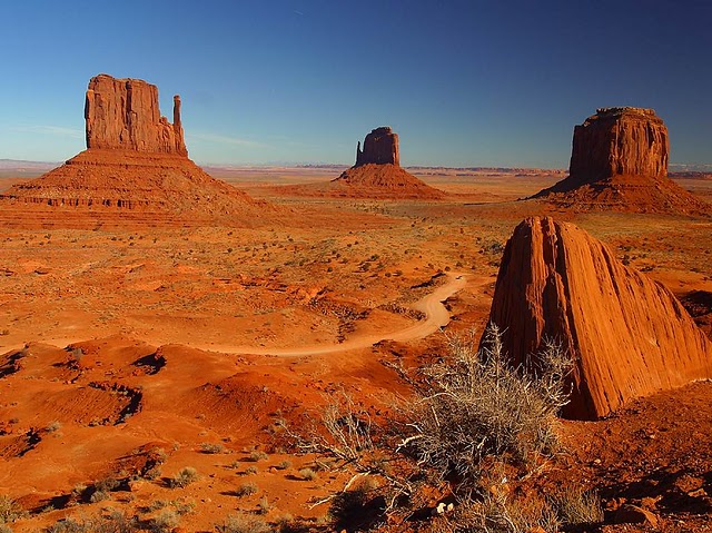صور مدهشه وغريبه Monument+Valley%252C+Arizona%252C+US