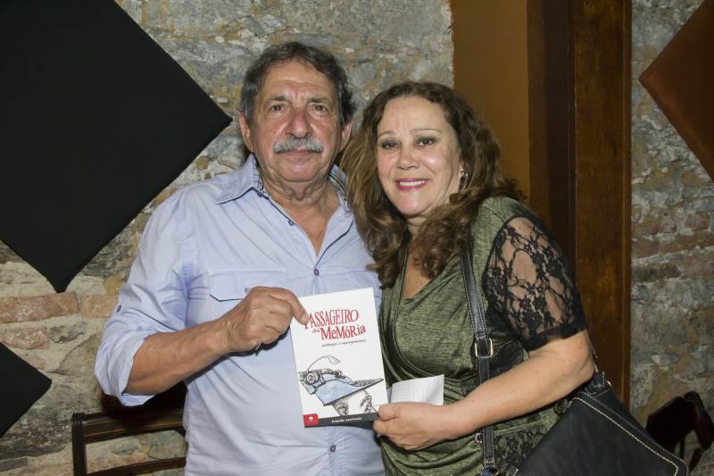 Romildo com a cantora e jornalista Tania Malheiros