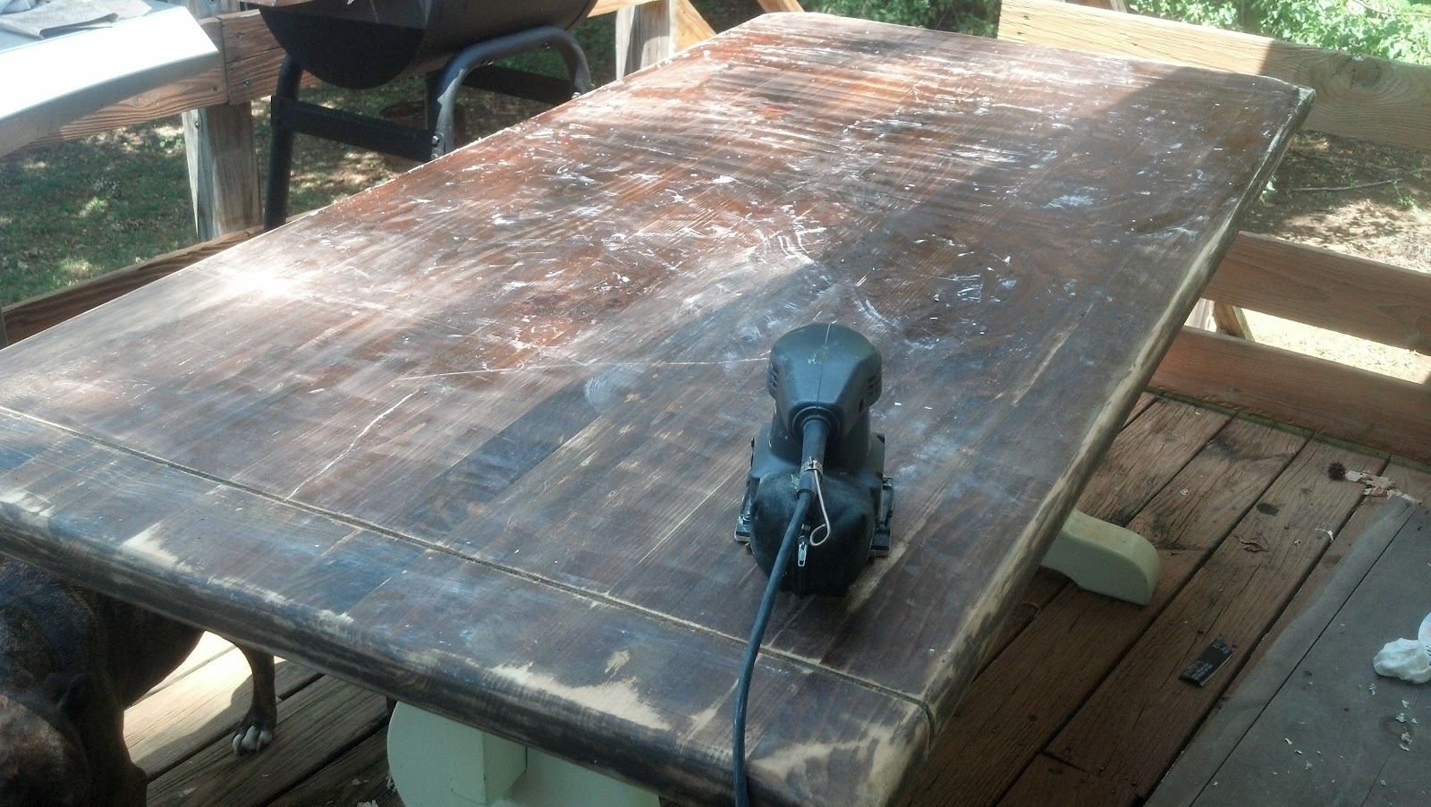 This DIY House Refinishing Old Table into Outdoor Patio Table