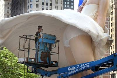 Patung Marilyn Monroe Setinggi 26 Kaki Di Chicago