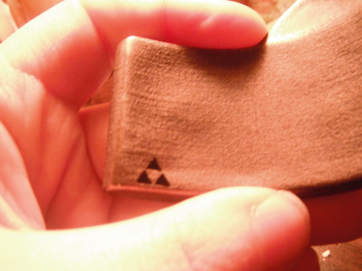 Brazalete Goron hecho de bronce | La Guarida Geek