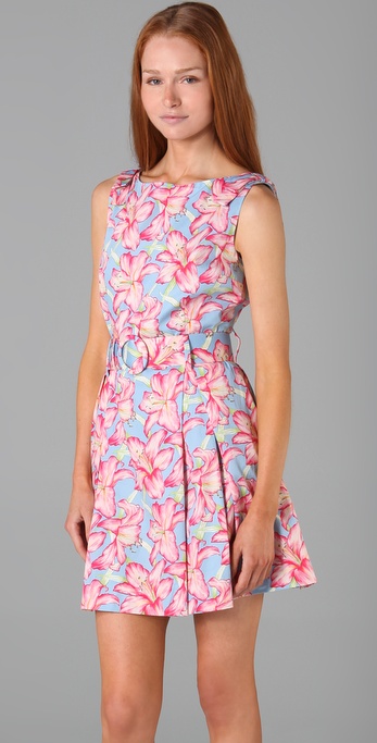 vestido com cinto do mesmo tecido