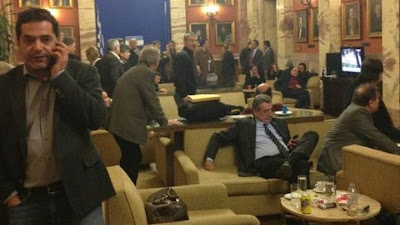 Δείτε τον τιμοκατάλογο του κυλικείου της Βουλής και βάλτε τα γέλια!!