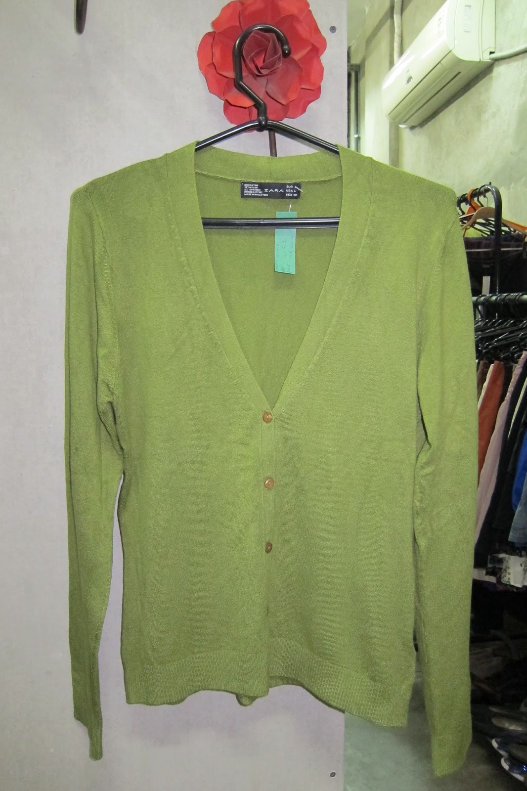 Brechó Emporium do Futuro Cardigan Verde , Zara , Tam. L , R 60,00