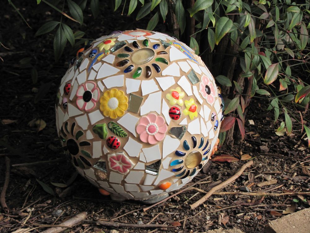Cooking, Crafts and Freedom CRAFTS Mosaic Garden Ball