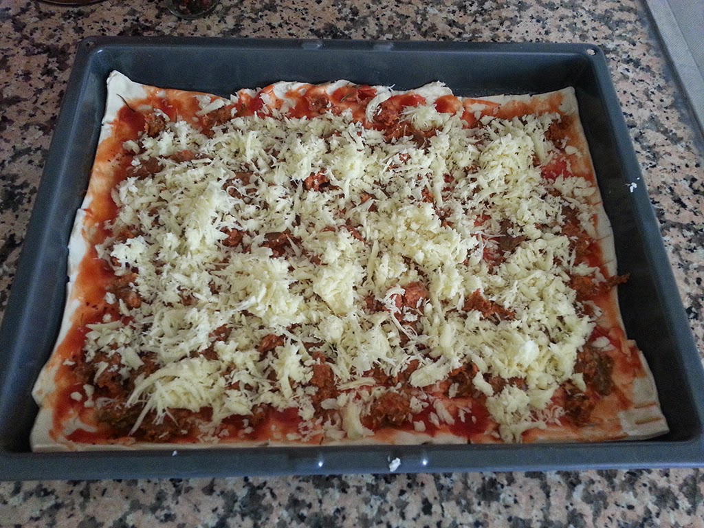 Milföy Hamurundan Pizza Tarifi Milföy Hamurundan Pizza Tarifi