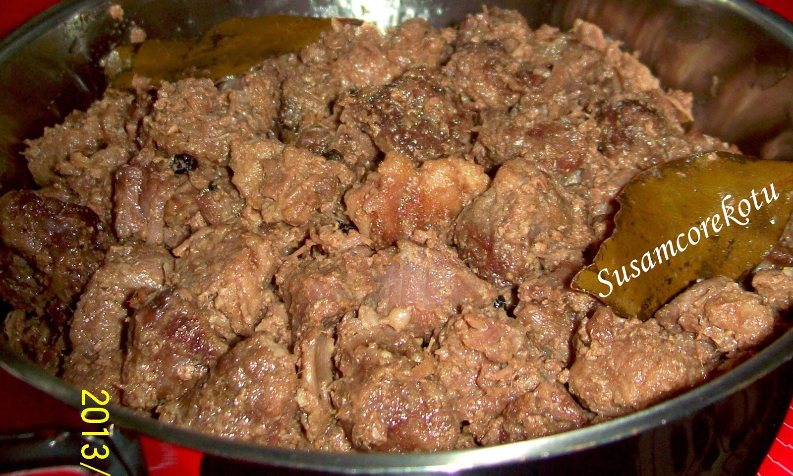 DÜDÜKLÜ TENCEREDE ET KAVURMA,KEÇİ ETİ KAVURMA Susam Çörek Otu