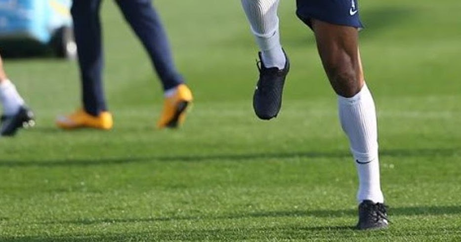 m&m football boots