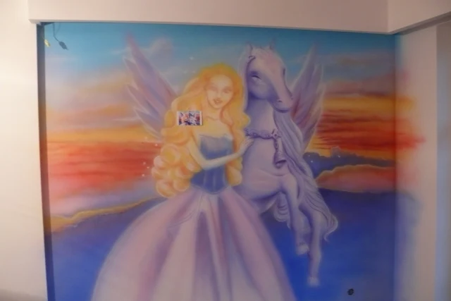 Różowy pokój dziewczynki, malowanie barbie na ścianie, mural 3D w pokoju dziewczynki