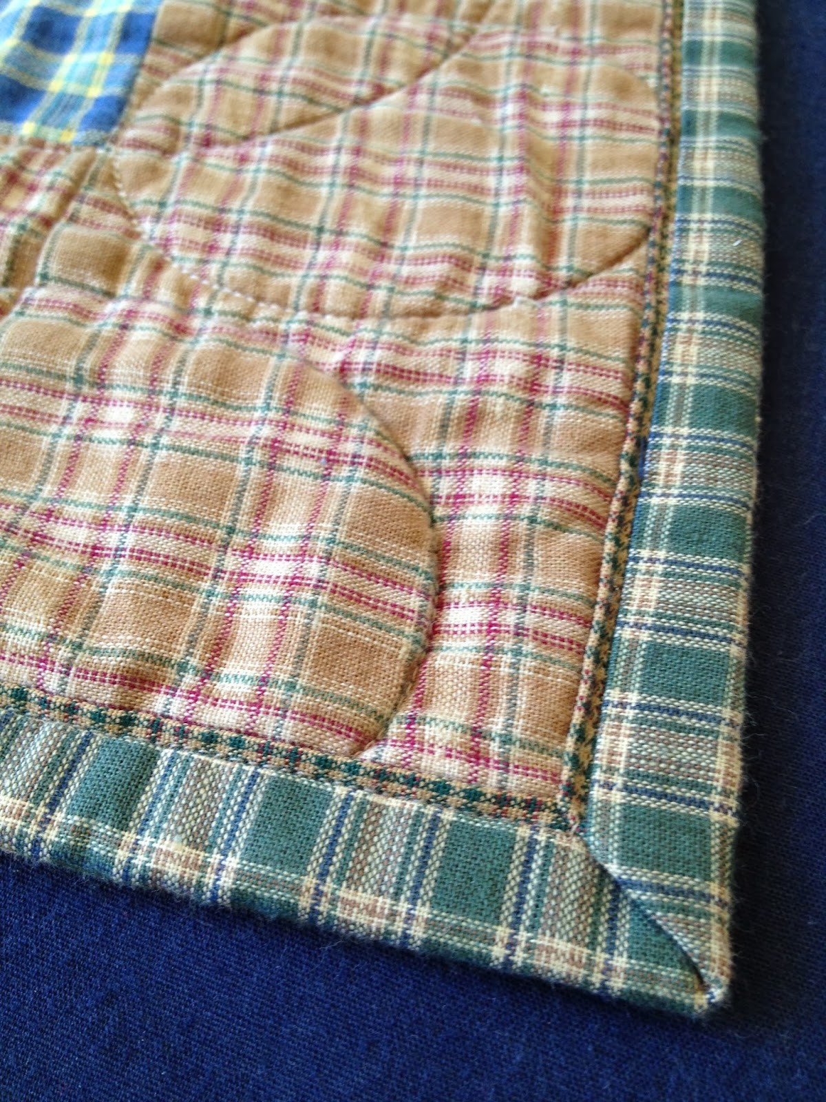 Elaine's Sweet Life Plaid cross quilt {tutorial}