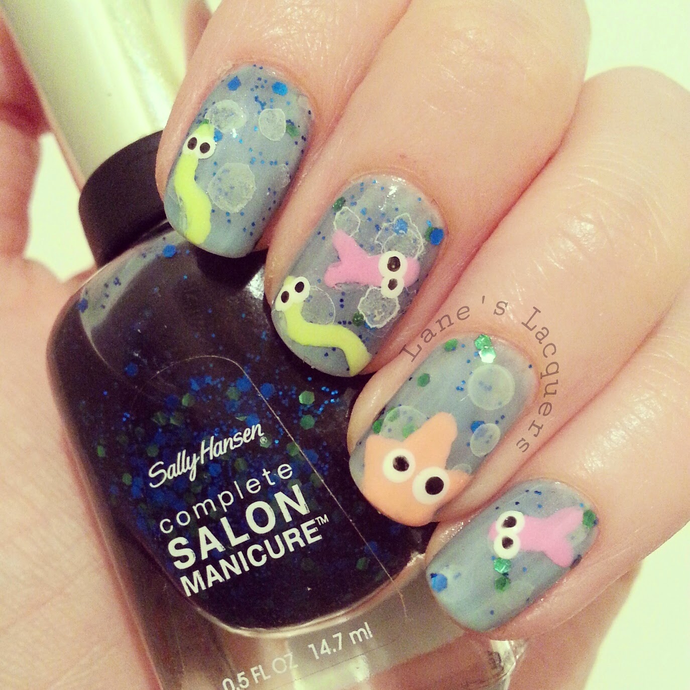 cute-under-the-sea-freehand-manicure
