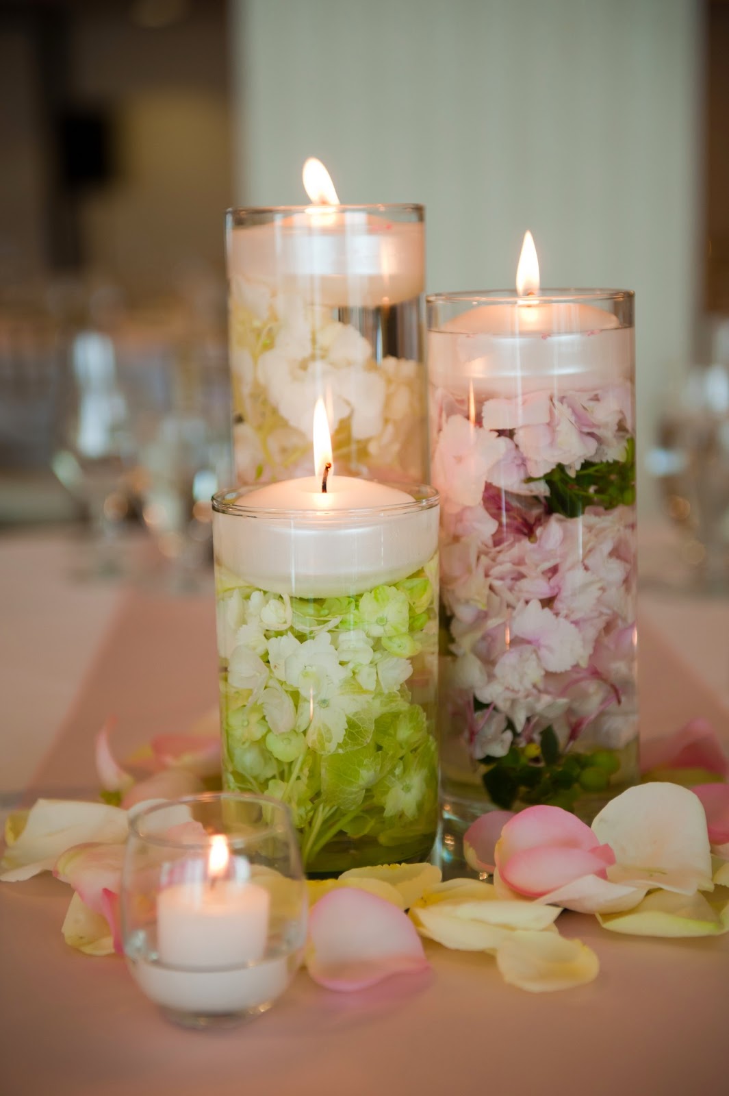 Beautiful and Elegant Design Ideas for Cylinder Vases Centerpiece