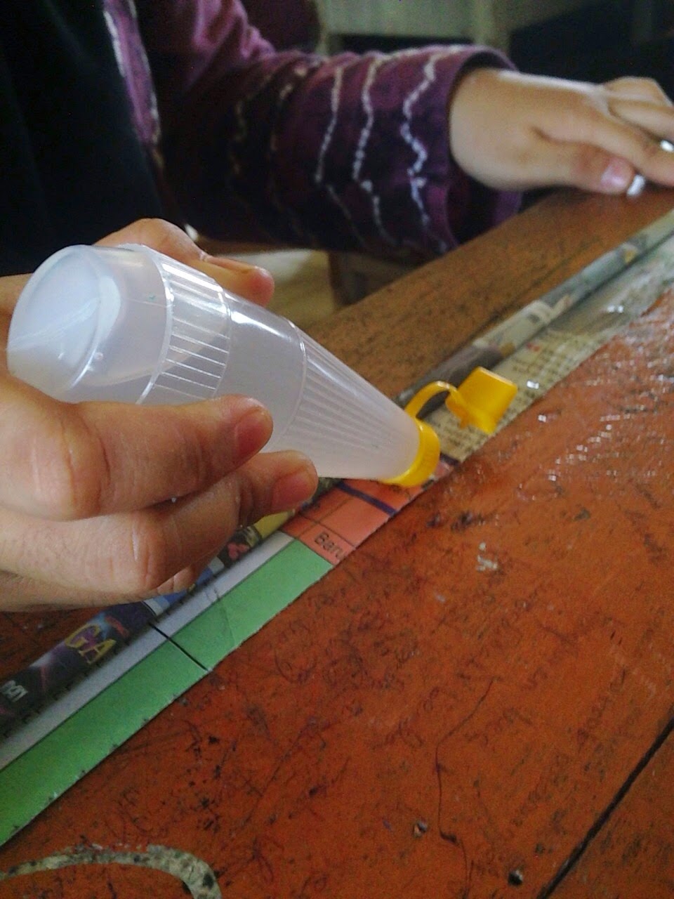 Atiteach Blog's CARA MEMBUAT TEMPAT PERMEN DARI KERTAS KORAN