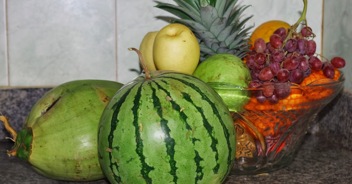 noel autor: The 13 Round Fruits and Other New Year's Eve Customs in the