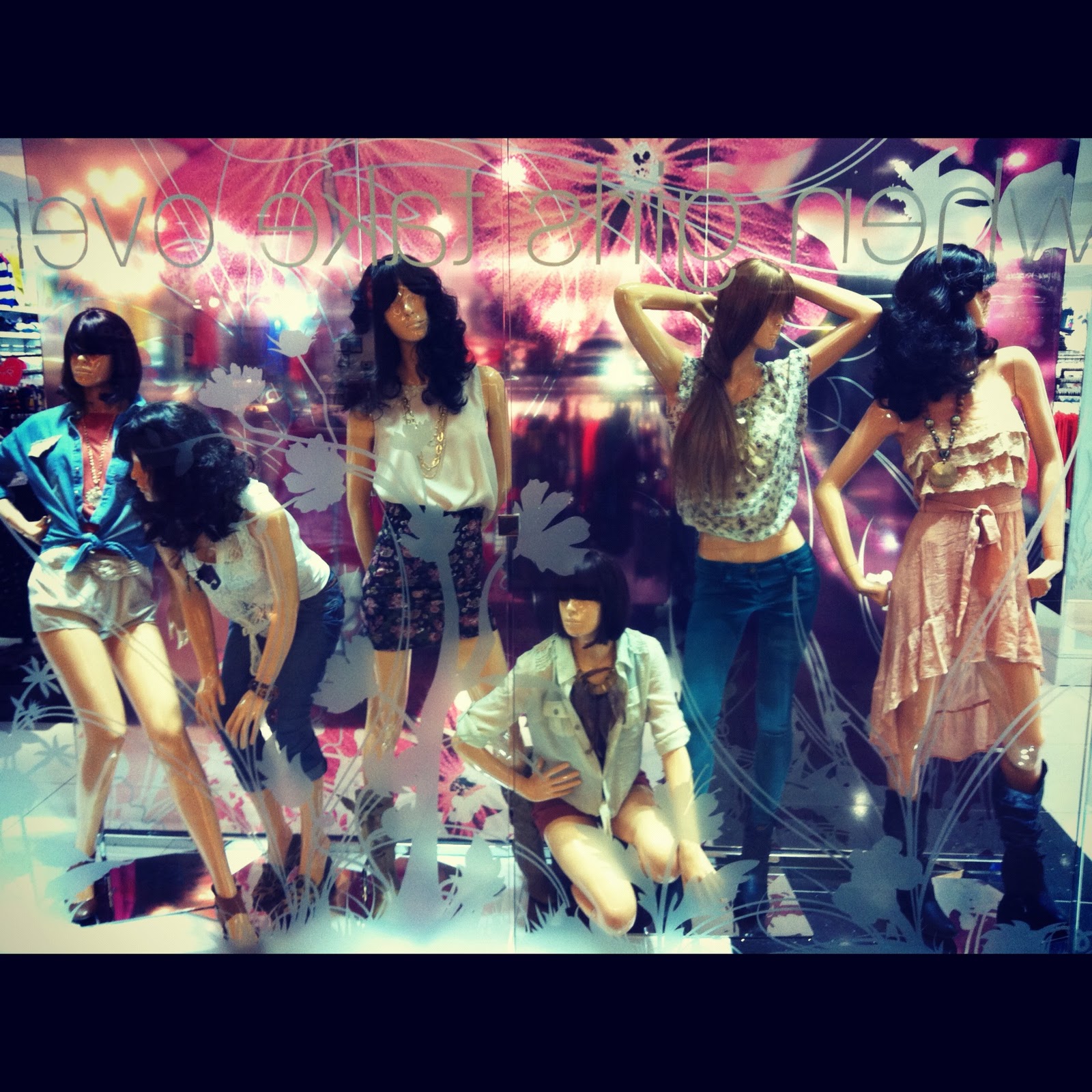 LOVE LIVE STYLE "LifeStyle Spotlite"Visual Display at New Store Under